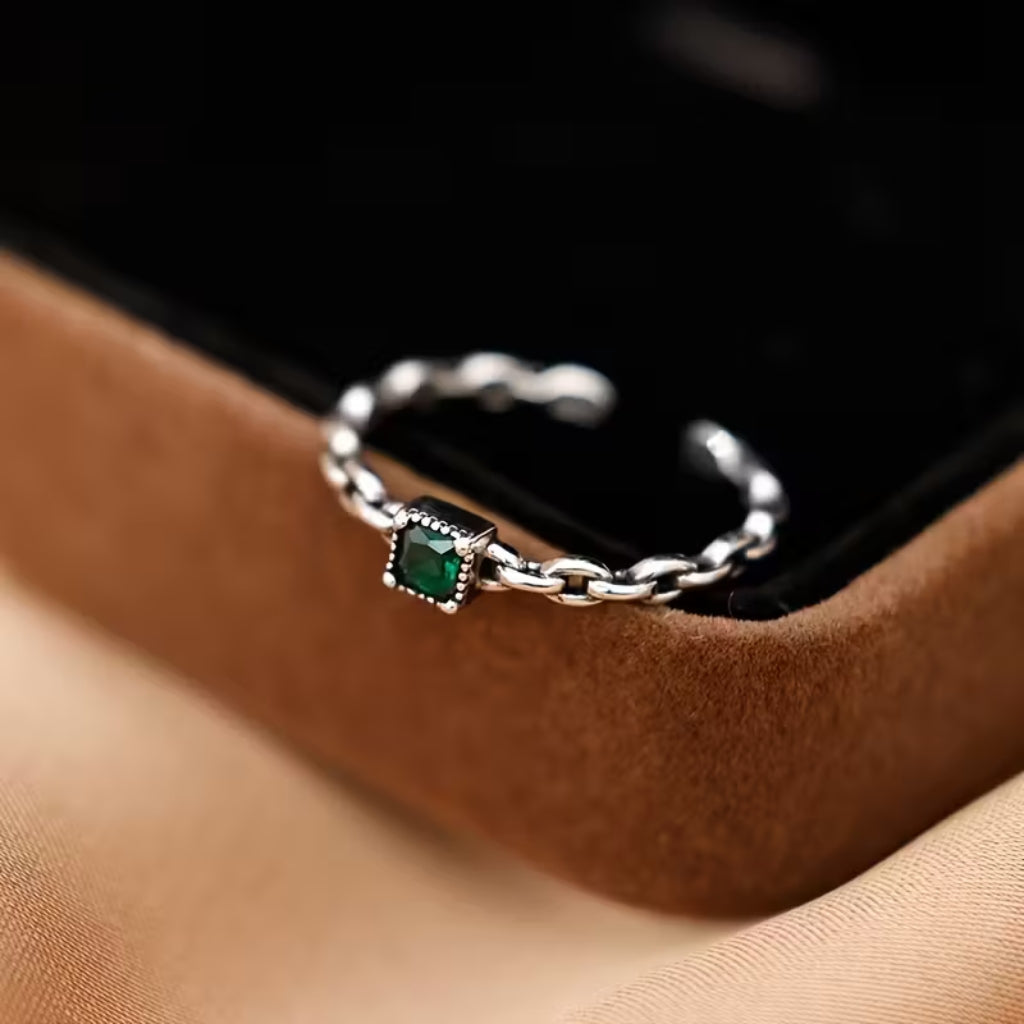 Cordelia | Emerald Chain Ring