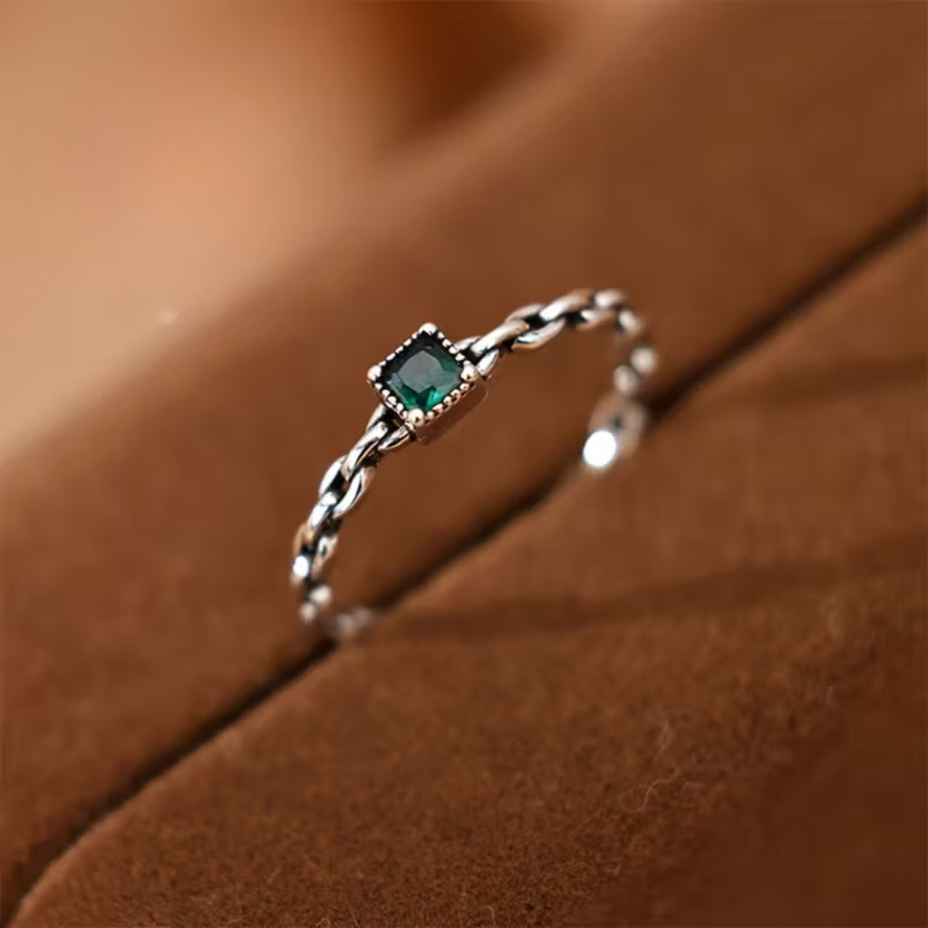Cordelia | Emerald Chain Ring