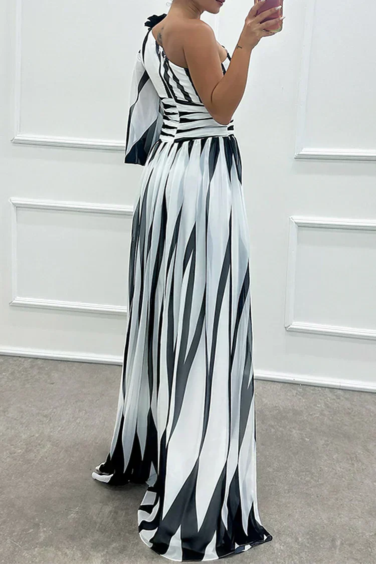 Shiloh | One-Shoulder Striped Maxi Dress