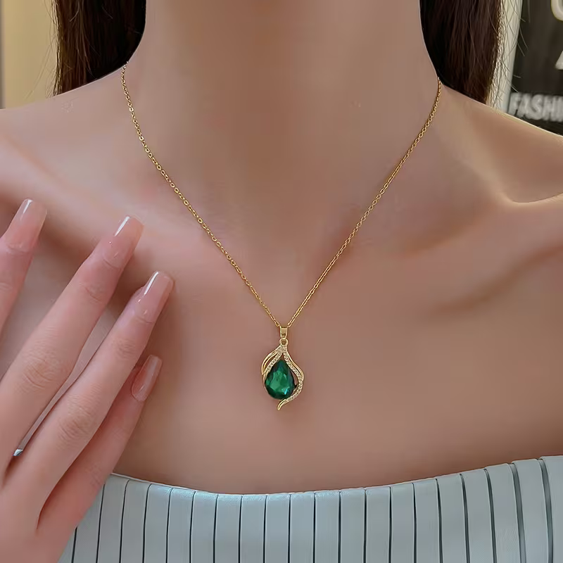 Erin | Emerald Wave Necklace