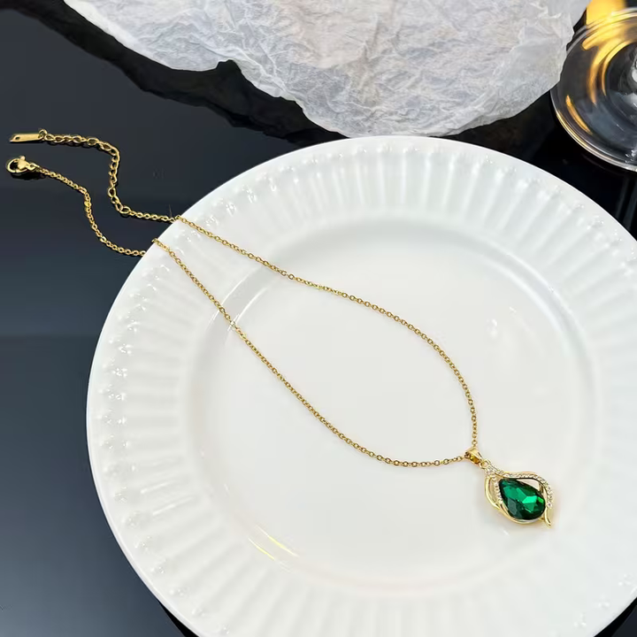 Erin | Emerald Wave Necklace